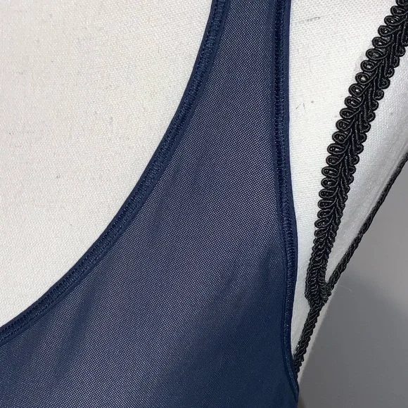 LULULEMON Athletica women’s criss cross navy top size large 10 12 - Picture 8 of 9